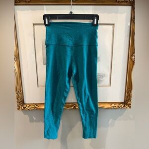 Beyond Yoga Teal Cropped Leggings